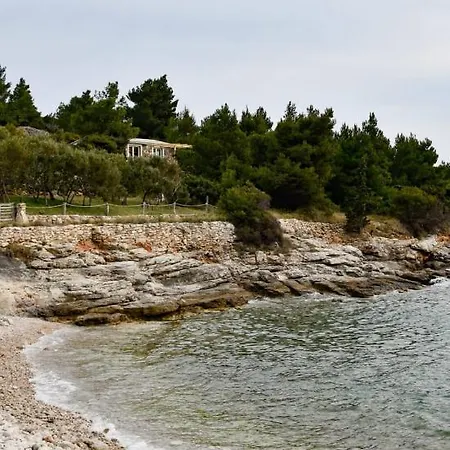 Holiday home Robinzonska Kuca Mare