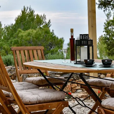 Holiday home Robinzonska Kuca Mare *