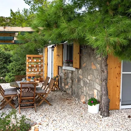 Holiday home Robinzonska Kuca Mare Murter