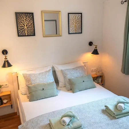 Robinzonska Kuca Mare Holiday home