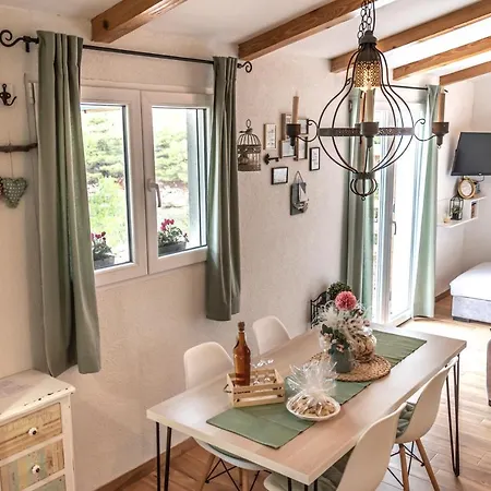 Robinzonska Kuca Mare Holiday home